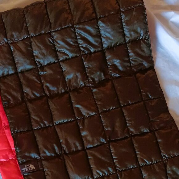 UNISEX NORTH FACE BROWN & RED REVERSIBLE PUFFER SCARF "10 1/2 BY "60 - Picture 4 of 6